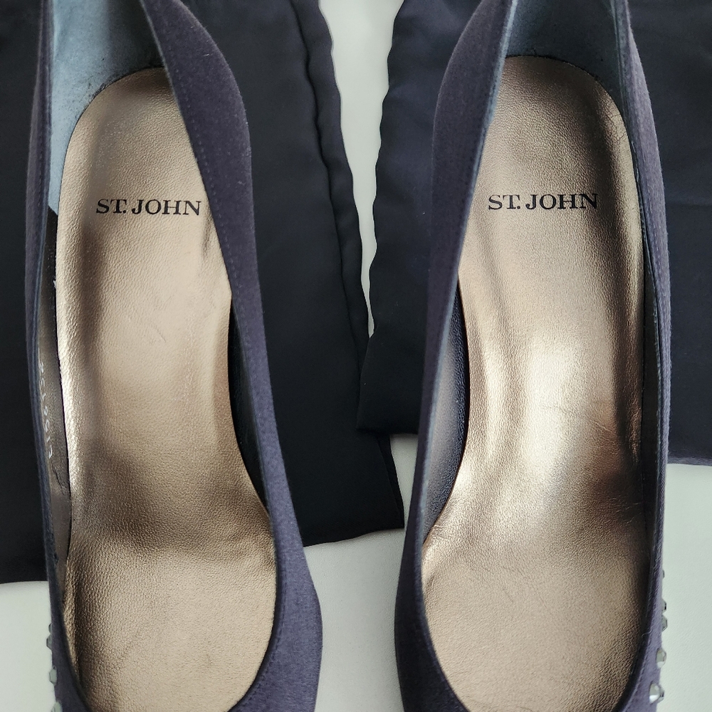 St. John Satin Pointy Toe Heels with Crystals Size 6 - Picture 8 of 13